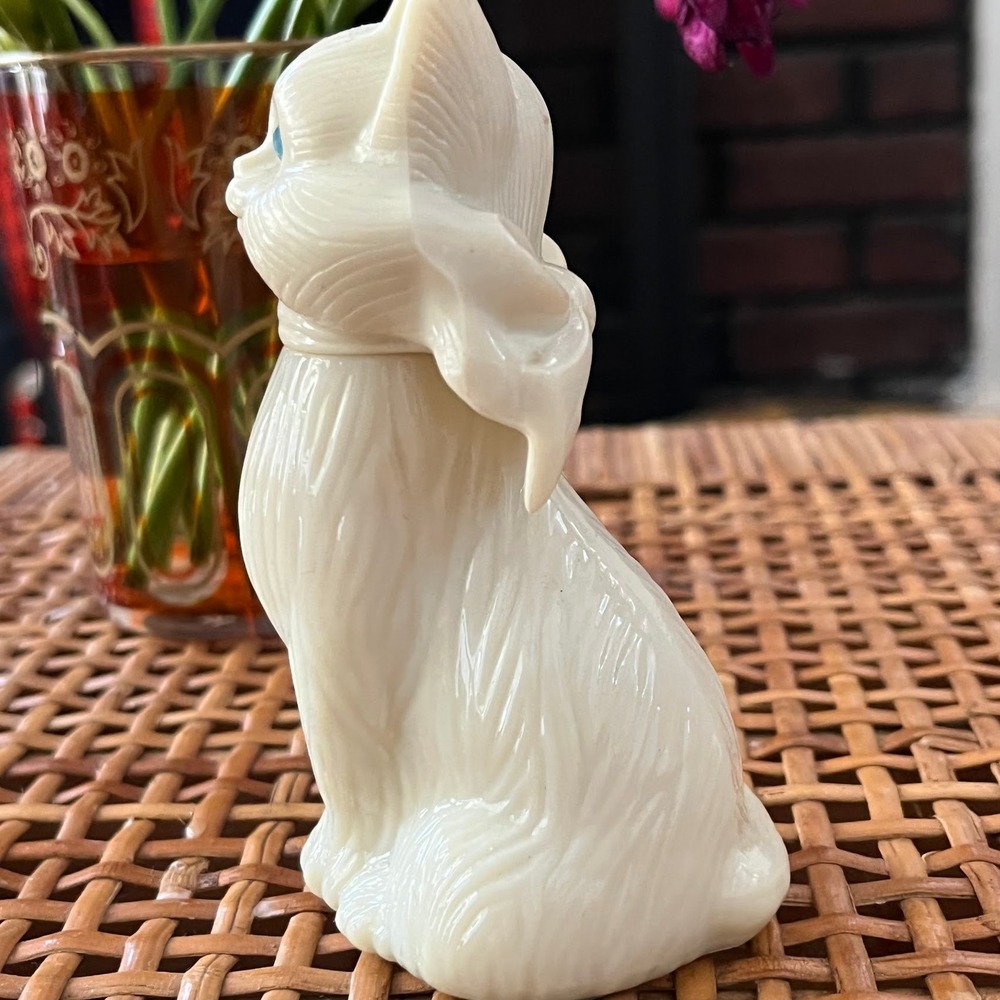 Vintage Avon White Milk Glass Blue Rhinestone Cat Perfume bottle - Picture 2 of 6